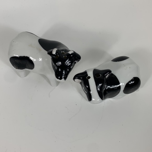 Black and white cow salt and pepper shakers - Picture 2 of 8